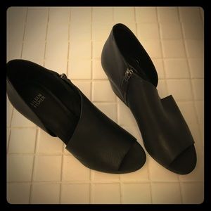 Eileen Fisher Black Leather Drake Pump